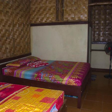 Red Island Bungalows Pasanggaran Ngoại thất bức ảnh
