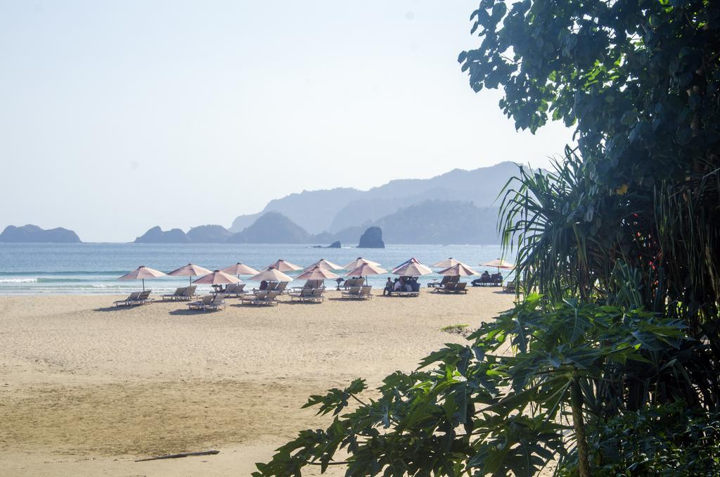 Red Island Bungalows Pasanggaran Ngoại thất bức ảnh