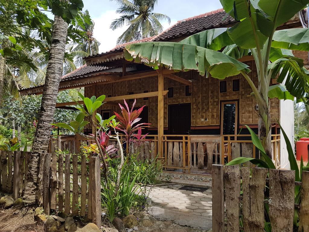 Red Island Bungalows Pasanggaran Ngoại thất bức ảnh