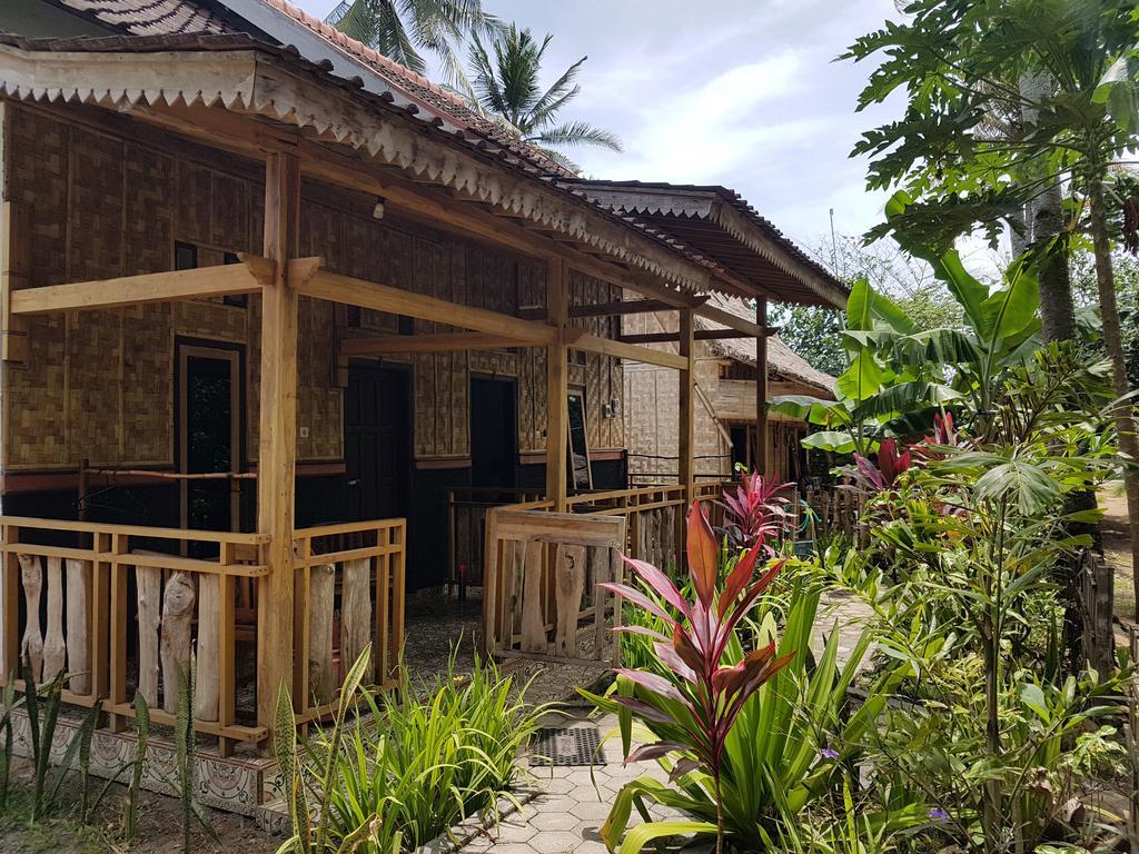 Red Island Bungalows Pasanggaran Ngoại thất bức ảnh